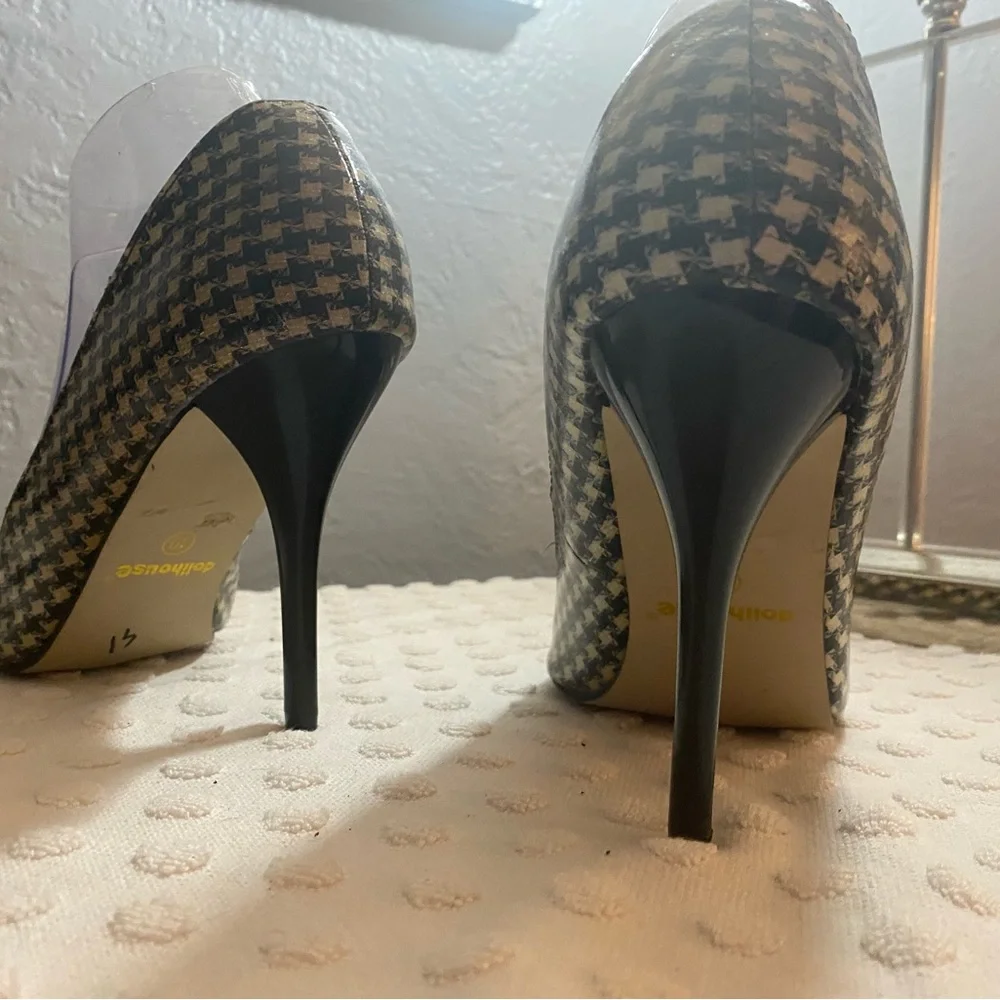 Dollhouse Heel-PEELING ON THE INSIDE PRICED REFLECTS THIS-AS IS SALE - Picture 6 of 9